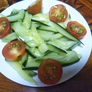 麺つゆで☆トマト&きゅうりの簡単サラダ